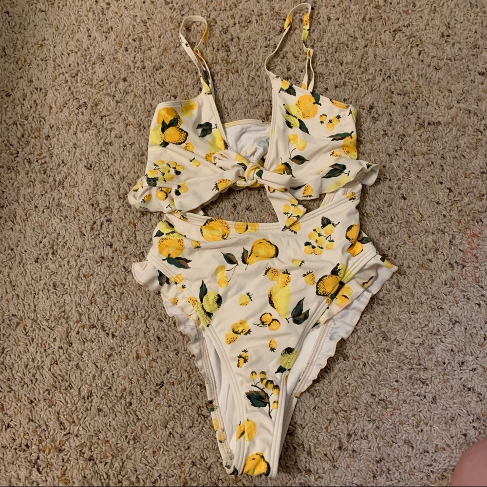 Lemon cut out one piece